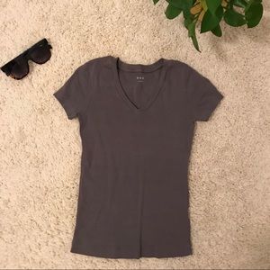 ✨XS GRAY THREE DOTS VNECK TEE✨
